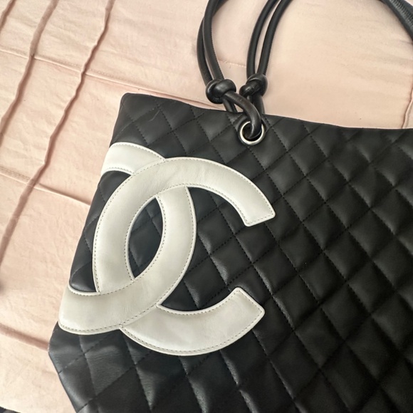 Authentic Chanel tote - Picture 5 of 6